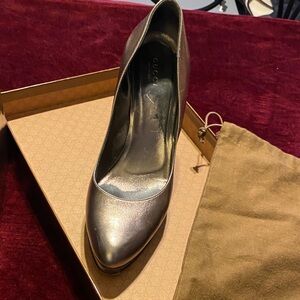 Gucci Metallic Pewter Pointed-Toe Pump